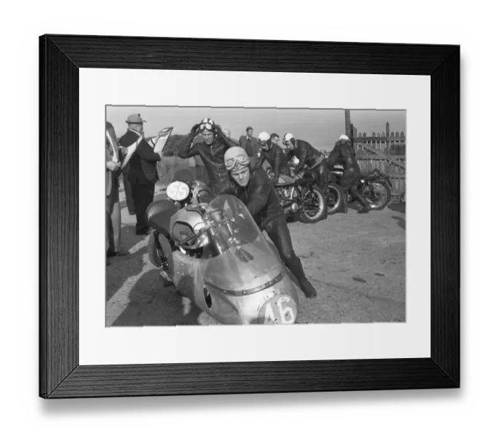 Framed Print : Jimmy Buchan (Norton) 1957 Junior TT practice Framed Print : Jimmy Buchan (Norton) 1957 Junior TT practice
