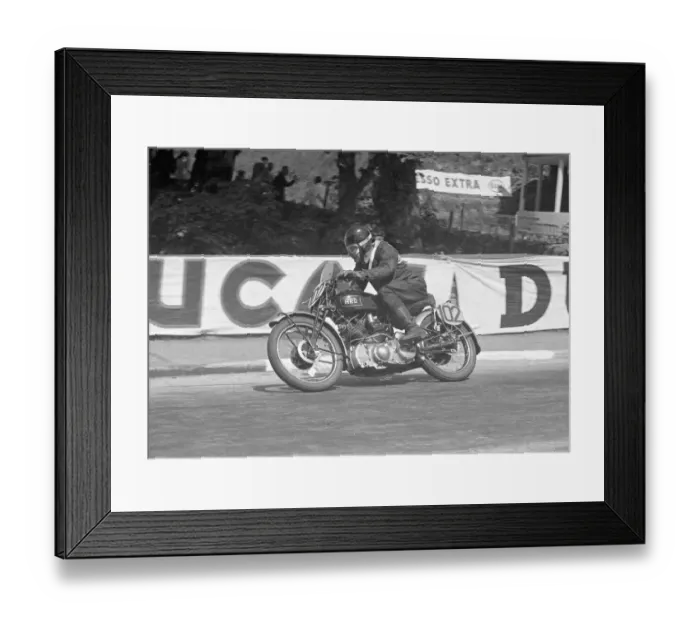 Framed Print : Douglas Buss (Vincent) 1953 1000cc Clubman TT Framed Print : Douglas Buss (Vincent) 1953 1000cc Clubman TT