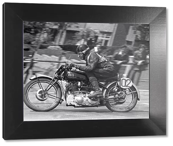 Douglas Buss (Vincent) 1953 1000cc Clubman TT