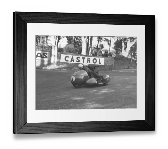 Framed Print : Heinz Luthringhauser & Geoff Hughes (BMW) 1968 Sidecar TT Framed Print : Heinz Luthringhauser & Geoff Hughes (BMW) 1968 Sidecar TT