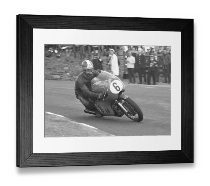 Framed Print : Giacomo Agostini (MV) 1966 Senior TT Framed Print : Giacomo Agostini (MV) 1966 Senior TT