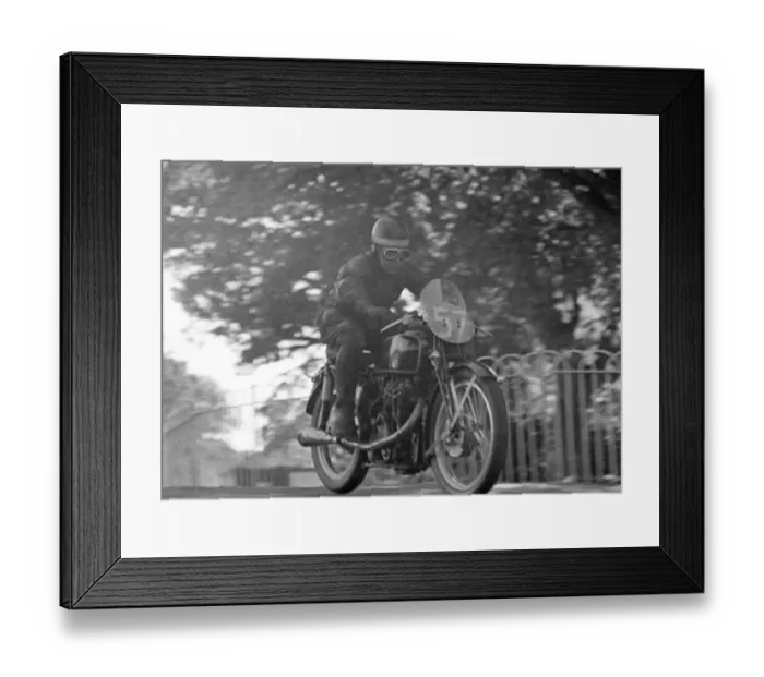 Framed Print : Bill Maddrick (Velocette) 1949 Junior TT Framed Print : Bill Maddrick (Velocette) 1949 Junior TT