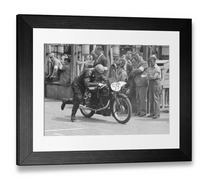 Framed Print : Ernie Lyons (Velocette) 1949 Senior TT Framed Print : Ernie Lyons (Velocette) 1949 Senior TT