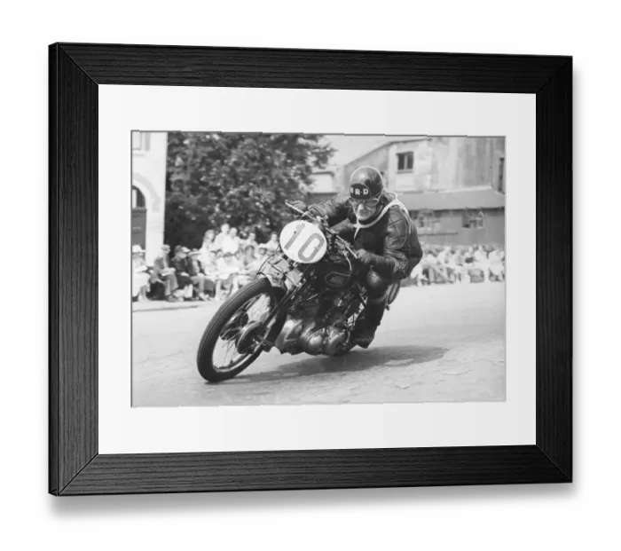 Framed Print : Alex Philip (Vincent) 1950 1000cc Clubman TT