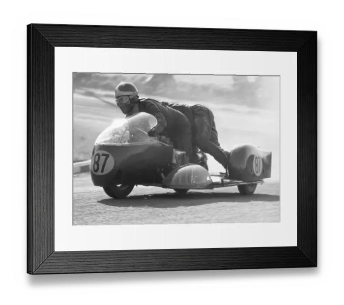 Framed Print : David North & David Bickley (Greenwood Triumph) 1970 750 Sidecar TT Framed Print : David North & David Bickley (Greenwood Triumph) 1970 750 Sidecar TT