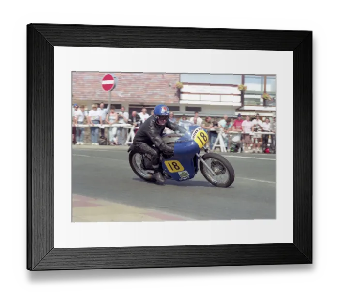 Framed Print : Jack Gow (Norton) 1991 Senior Classic Manx Grand Prix Framed Print : Jack Gow (Norton) 1991 Senior Classic Manx Grand Prix