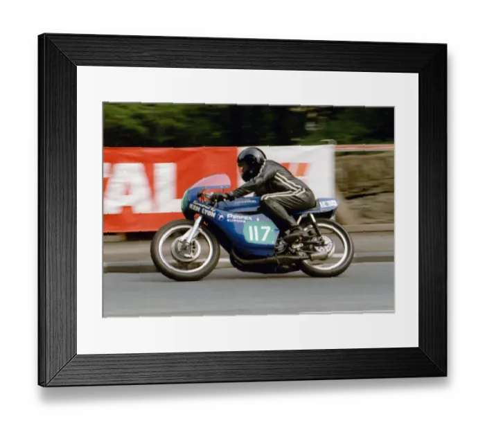 Framed Print : John Gwatkin (Suzuki) 1994 Lightweight Classic Manx Grand Prix