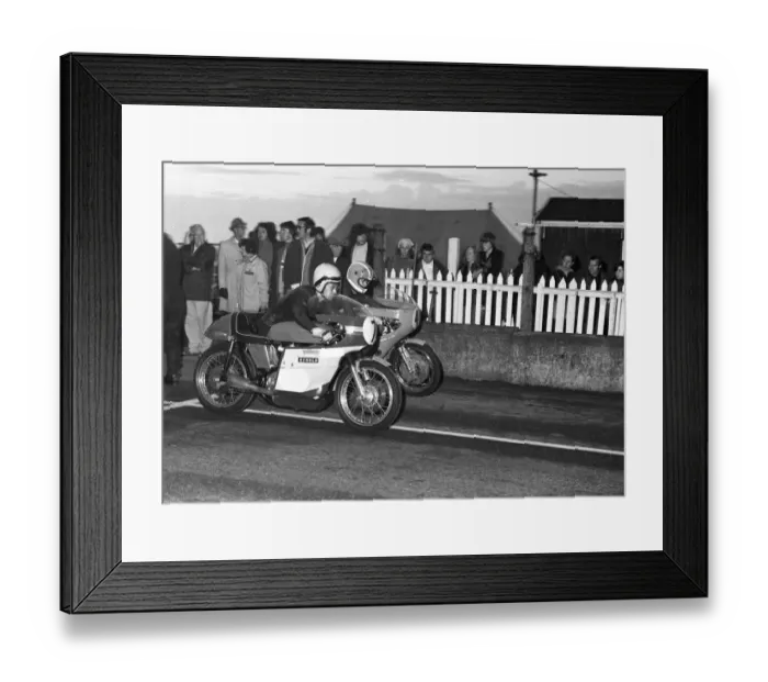 Framed Print : John Goodall (Vendetta Matchless) 1975 Senior Manx Grand Prix Framed Print : John Goodall (Vendetta Matchless) 1975 Senior Manx Grand Prix