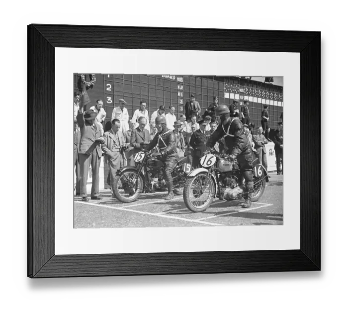 Framed Print : J Smith (Velocette) & Ron Carvill (Triumph) 1948 Lightweight Clubman TT Framed Print : J Smith (Velocette) & Ron Carvill (Triumph) 1948 Lightweight Clubman TT
