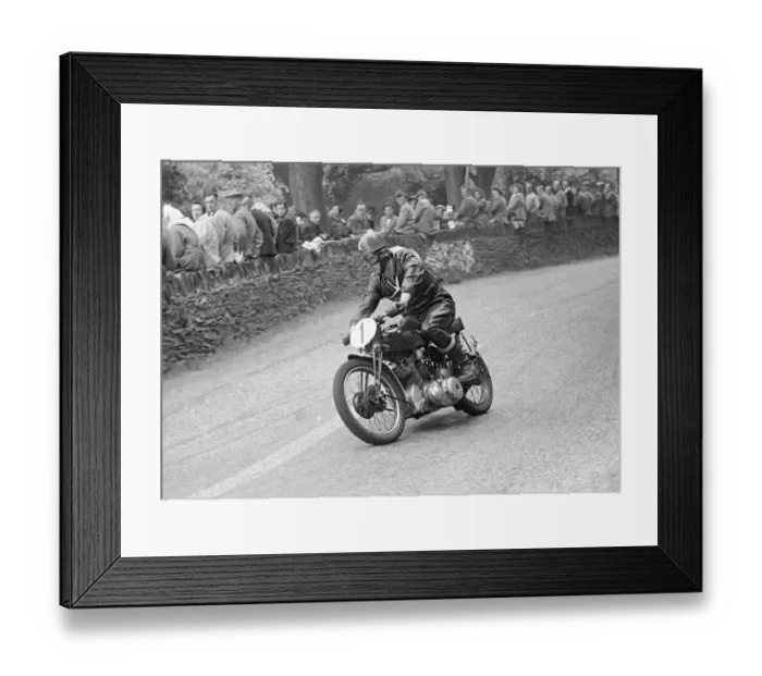 Framed Print : Louis Carr (Vincent) 1000cc Clubman TT