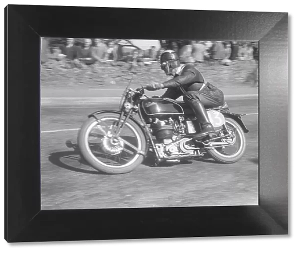 Cliff Brian Carr (Velocette) 1952 Junior TT