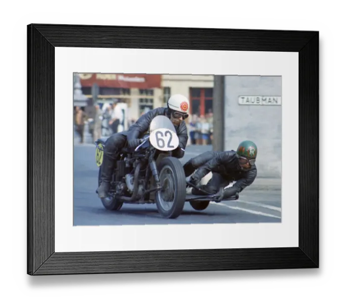 Framed Print : Ron Cave & Rs Osborne (Triumph) 1970 Sidecar 750 TT