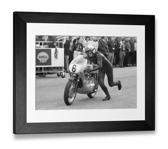 Framed Print : Mick Chatterton (Chat Yamaha) 1971 Junior TT Framed Print : Mick Chatterton (Chat Yamaha) 1971 Junior TT