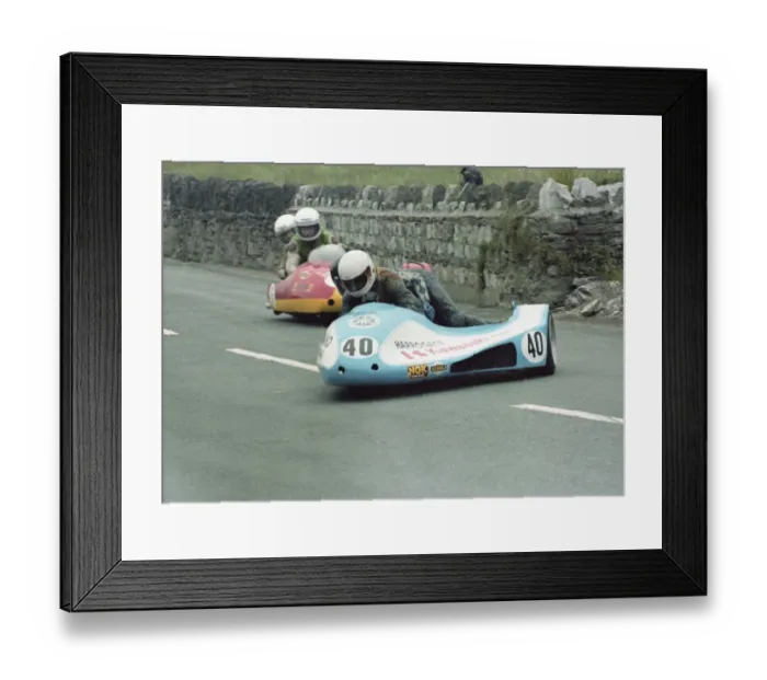 Framed Print : Mick Staiano & Pete Willis (Yamaha) 1982 Southern 100 Framed Print : Mick Staiano & Pete Willis (Yamaha) 1982 Southern 100