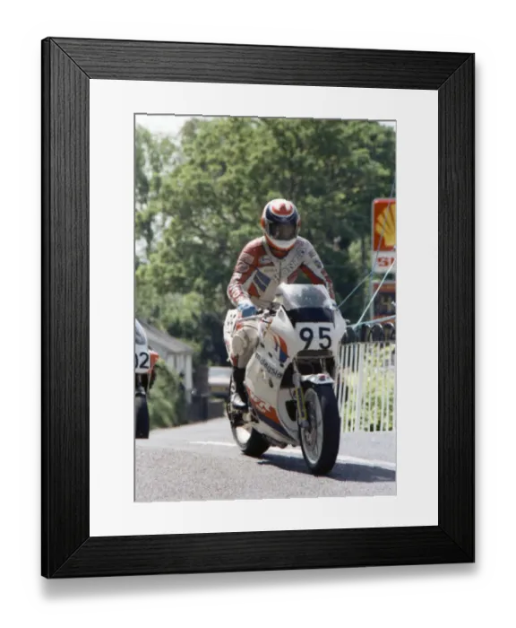 Framed Print : Simon Cheung (Honda) 1989 Formula One TT