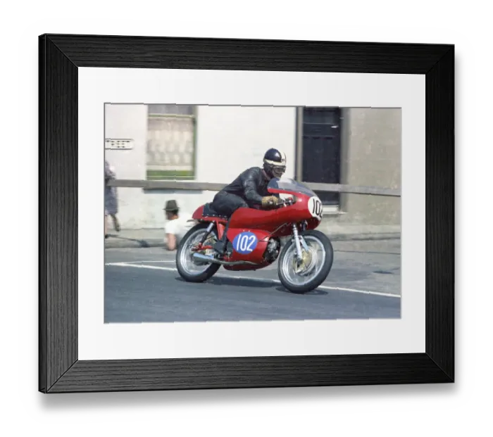 Framed Print : Fred Chambers (Aermacchi) 1967 Junior TT Framed Print : Fred Chambers (Aermacchi) 1967 Junior TT