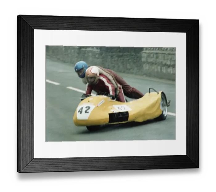 Framed Print : Adrian Smith & J Guthrie (Kawasaki) 1982 Southern 100 Framed Print : Adrian Smith & J Guthrie (Kawasaki) 1982 Southern 100