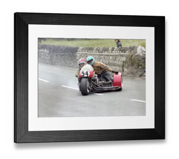 Framed Print : Kevin Ashworth & Alan Cowley (J C Honda) 1982 Southern 100 Framed Print : Kevin Ashworth & Alan Cowley (J C Honda) 1982 Southern 100