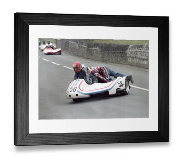 Framed Print : Dennis Proudman & Dave Corlett (Westco Suzuki) 1982 Southern 100 Framed Print : Dennis Proudman & Dave Corlett (Westco Suzuki) 1982 Southern 100