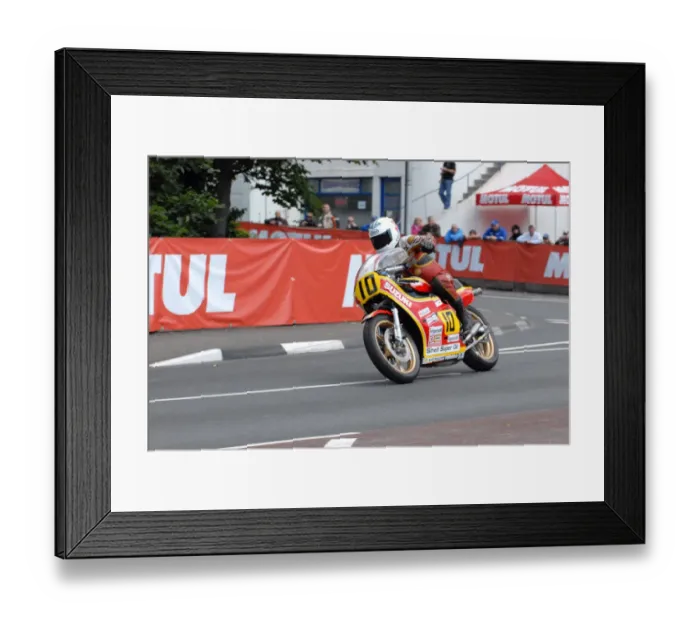 Framed Print : Mick Grant (Suzuki) 2011 TT Parade Lap