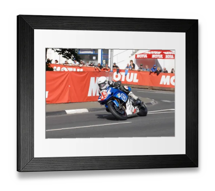 Framed Print : Dean Harrison (Yamaha) 2011 Senior TT Framed Print : Dean Harrison (Yamaha) 2011 Senior TT