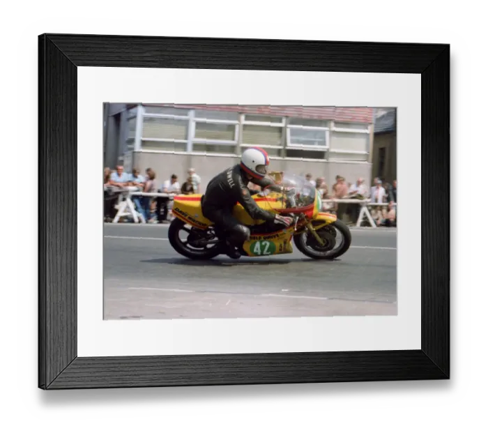 Framed Print : Alan Couldwell (Yamaha) 1982 Junior TT Framed Print : Alan Couldwell (Yamaha) 1982 Junior TT