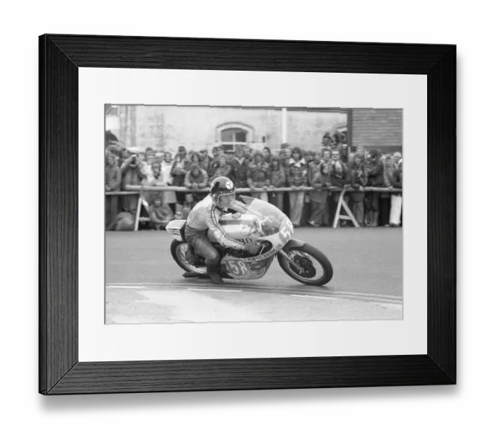 Framed Print : Kevin Cowley (Yamaha) 1977 Jubilee TT Framed Print : Kevin Cowley (Yamaha) 1977 Jubilee TT