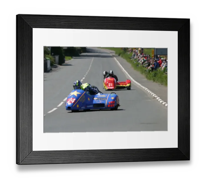 Framed Print : Simon Neary & Stuart Bond (Baker Yamaha) 2005 Sidecar TT Framed Print : Simon Neary & Stuart Bond (Baker Yamaha) 2005 Sidecar TT