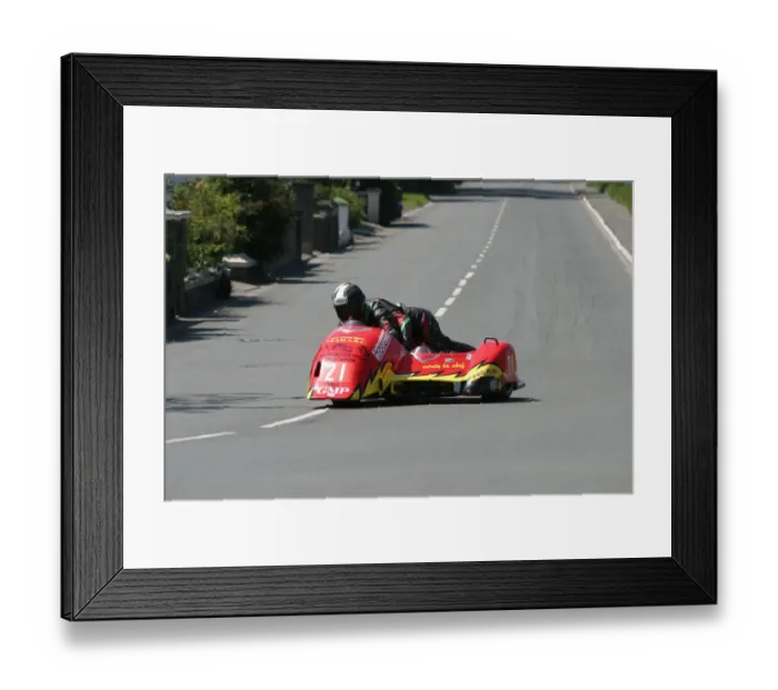 Framed Print : Kenny Howles & Doug Jewell (MR Equipe Yamaha) 2005 Sidecar TT Framed Print : Kenny Howles & Doug Jewell (MR Equipe Yamaha) 2005 Sidecar TT