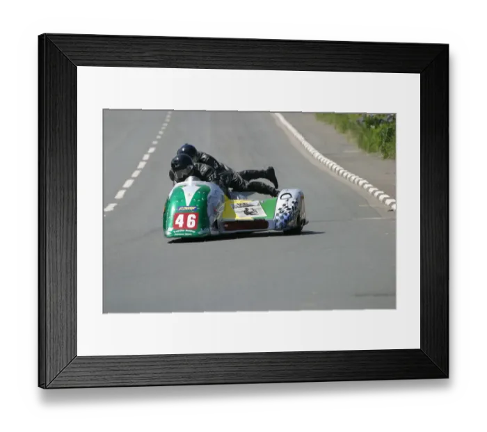 Framed Print : Peter Farrelly & Aaron Galligan (Yamaha) 2005 Sidecar TT Framed Print : Peter Farrelly & Aaron Galligan (Yamaha) 2005 Sidecar TT