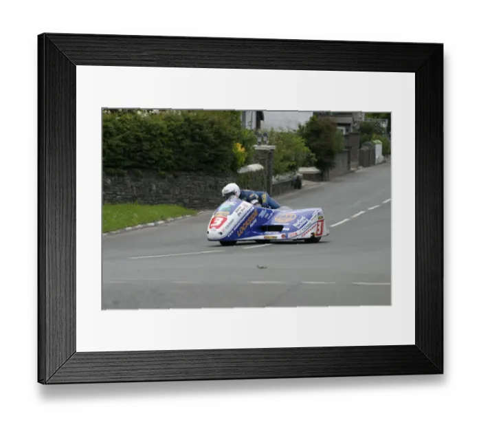Framed Print : Steve Norbury and Andrew Smith (Shelbourne) 2005 Sidecar TT Framed Print : Steve Norbury and Andrew Smith (Shelbourne) 2005 Sidecar TT
