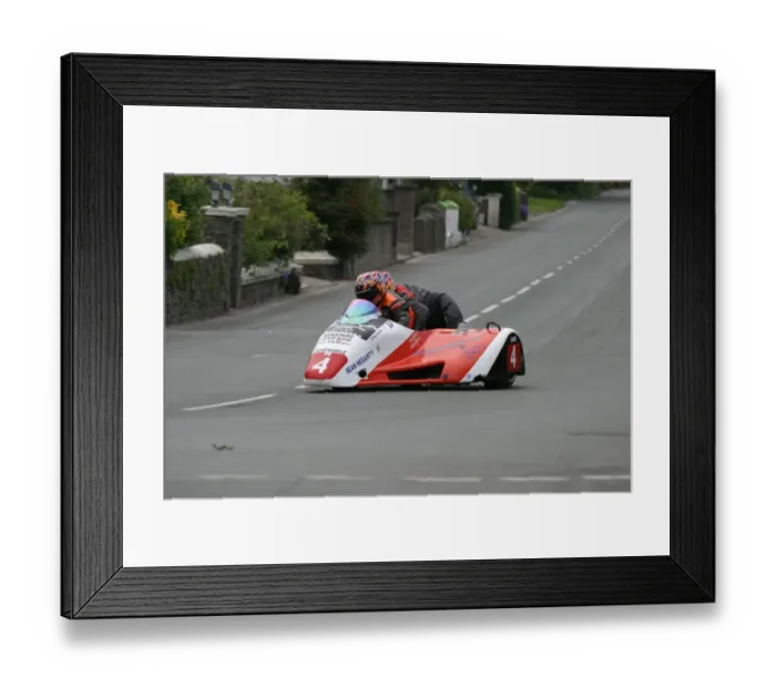 Framed Print : Roy Hanks and Dave Wells (Molyneux Rose) 2005 Sidecar TT Framed Print : Roy Hanks and Dave Wells (Molyneux Rose) 2005 Sidecar TT