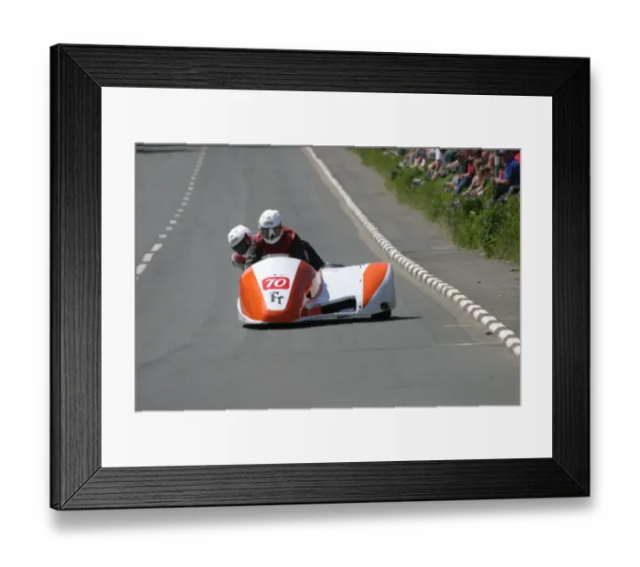 Framed Print : Ian Salter & Debbie Salter (Molyneux) 2005 Sidecar TT Framed Print : Ian Salter & Debbie Salter (Molyneux) 2005 Sidecar TT