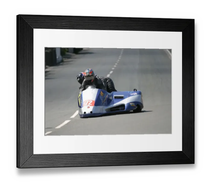 Framed Print : Alan Molyneux & David Beattie (Shelbourne Honda) 2005 Sidecar TT Framed Print : Alan Molyneux & David Beattie (Shelbourne Honda) 2005 Sidecar TT