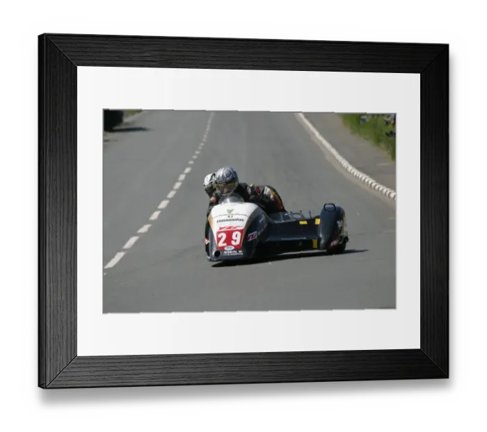 Framed Print : Pete Nutall & Kevin Morgan (Ireson Yamaha) 2005 Sidecar TT Framed Print : Pete Nutall & Kevin Morgan (Ireson Yamaha) 2005 Sidecar TT
