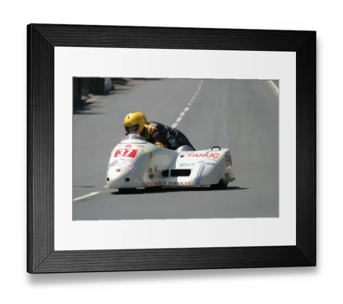 Framed Print : Andrew Thompson & Steve Harpham (Fanuc Honda) 2005 Sidecar TT Framed Print : Andrew Thompson & Steve Harpham (Fanuc Honda) 2005 Sidecar TT