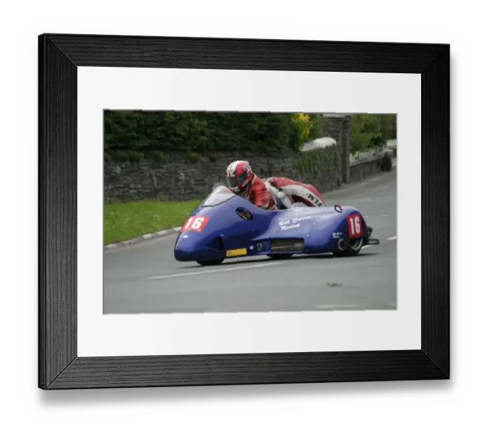 Framed Print : Bill Currie & Kerry Williams (Windle Yamaha) 2005 Sidecar TT Framed Print : Bill Currie & Kerry Williams (Windle Yamaha) 2005 Sidecar TT