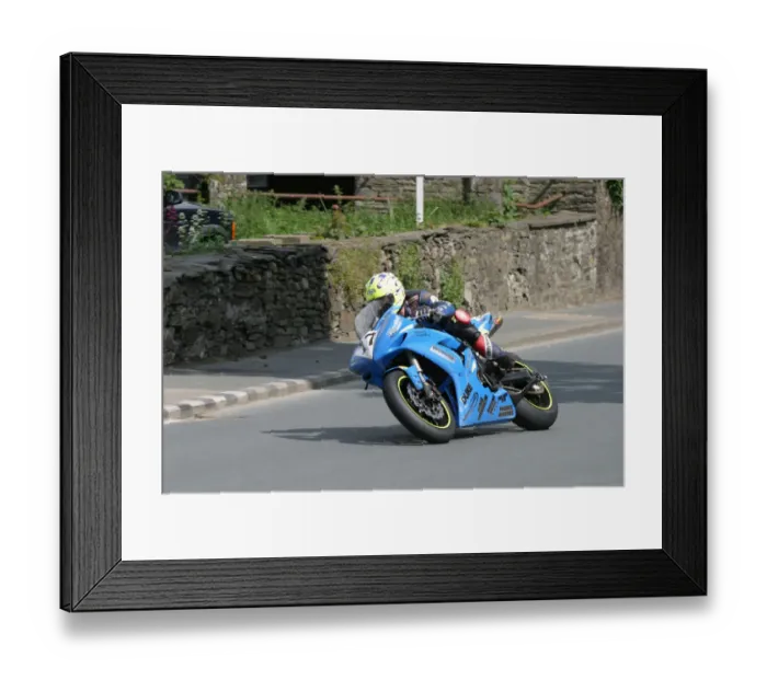 Framed Print : Nigel Beattie (Yamaha) 2005 Superbike TT Framed Print : Nigel Beattie (Yamaha) 2005 Superbike TT