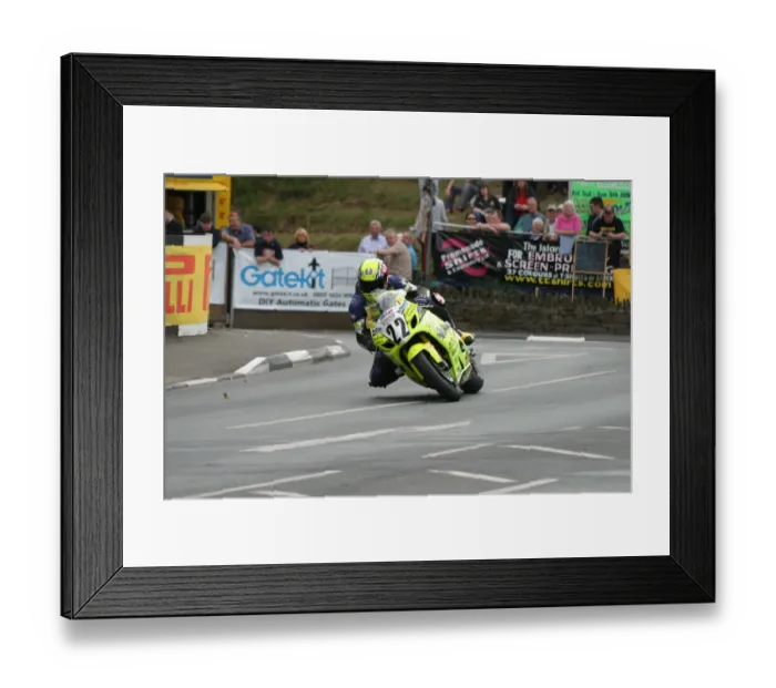Framed Print : David Bell (Suzuki) 2005 Senior TT Framed Print : David Bell (Suzuki) 2005 Senior TT