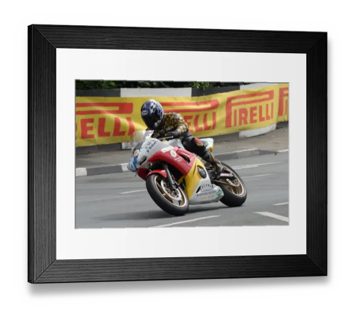 Framed Print : Kevin Murphy (Yamaha) 2005 Senior TT Framed Print : Kevin Murphy (Yamaha) 2005 Senior TT