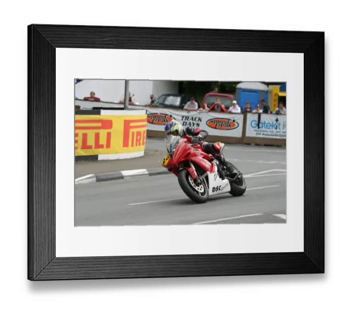 Framed Print : Chris Palmer (Yamaha) 2005 Senior TT Framed Print : Chris Palmer (Yamaha) 2005 Senior TT
