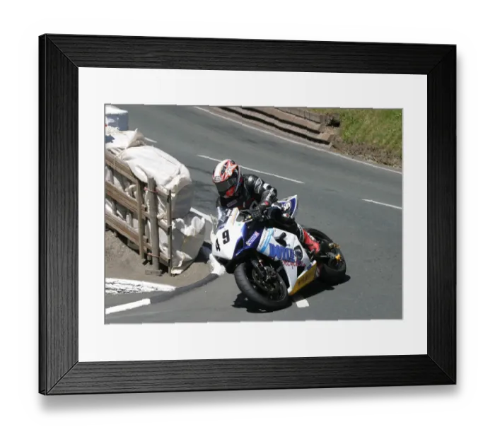 Framed Print : Paul Dobbs (Suzuki) 2006 Superbike TT Framed Print : Paul Dobbs (Suzuki) 2006 Superbike TT