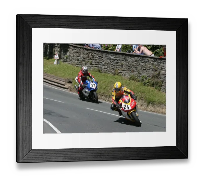 Framed Print : Les Shand (Honda) and Dan Stewart (Suzuki) 2006 Superbike TT Framed Print : Les Shand (Honda) and Dan Stewart (Suzuki) 2006 Superbike TT