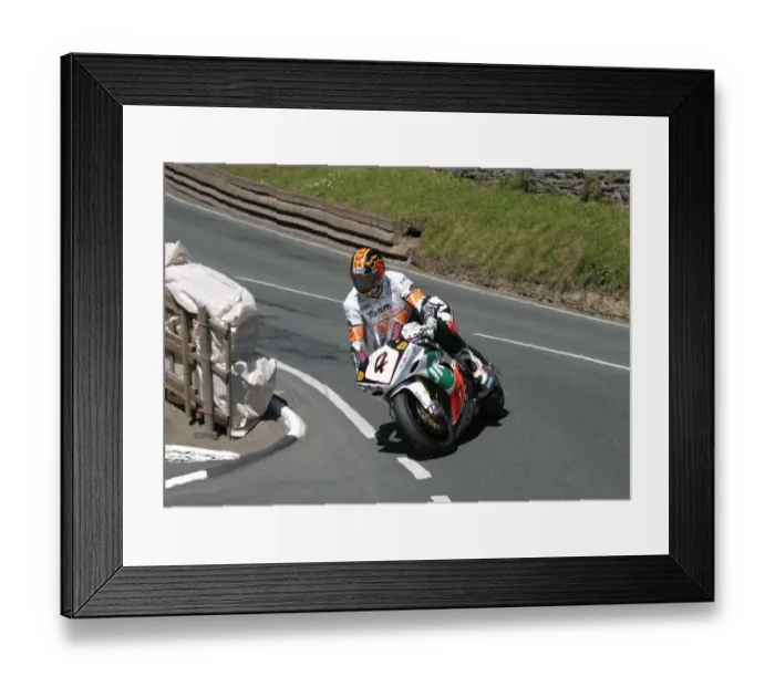 Framed Print : Paul Hunt (Yamaha) 2006 Superbike TT Framed Print : Paul Hunt (Yamaha) 2006 Superbike TT