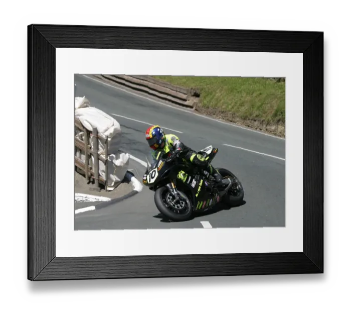 Framed Print : Raymond Porter (Yamaha) 2006 Superbike TT Framed Print : Raymond Porter (Yamaha) 2006 Superbike TT