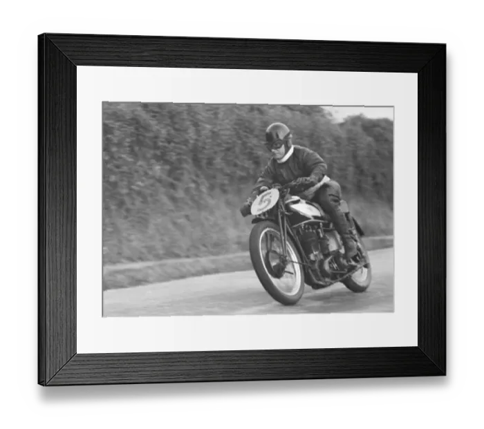 Framed Print : Fred Hilditch (Norton) 1949 Senior Manx Grand Prix Framed Print : Fred Hilditch (Norton) 1949 Senior Manx Grand Prix