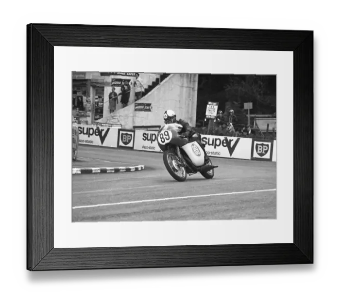 Framed Print : Don Heseltine (Greeves) 1966 Lightweight Manx Grand Prix Framed Print : Don Heseltine (Greeves) 1966 Lightweight Manx Grand Prix