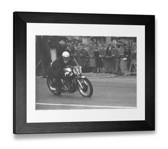 Framed Print : Tom Hesketh (Norton) 1957 Junior Manx Grand Prix Framed Print : Tom Hesketh (Norton) 1957 Junior Manx Grand Prix