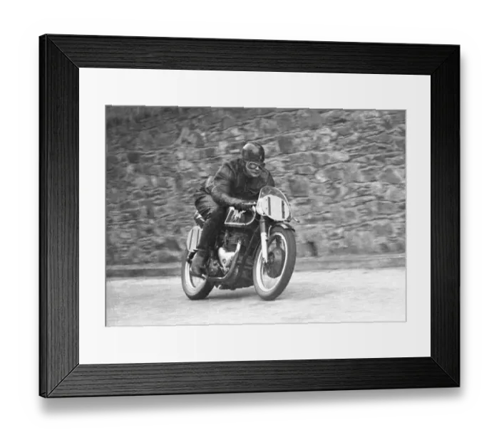 Framed Print : W J Hill (Matchless) 1957 Senior Manx Grand Prix Framed Print : W J Hill (Matchless) 1957 Senior Manx Grand Prix