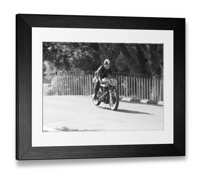 Framed Print : Brian Hunter (Norton) 1961 Senior Manx Grand Prix Framed Print : Brian Hunter (Norton) 1961 Senior Manx Grand Prix